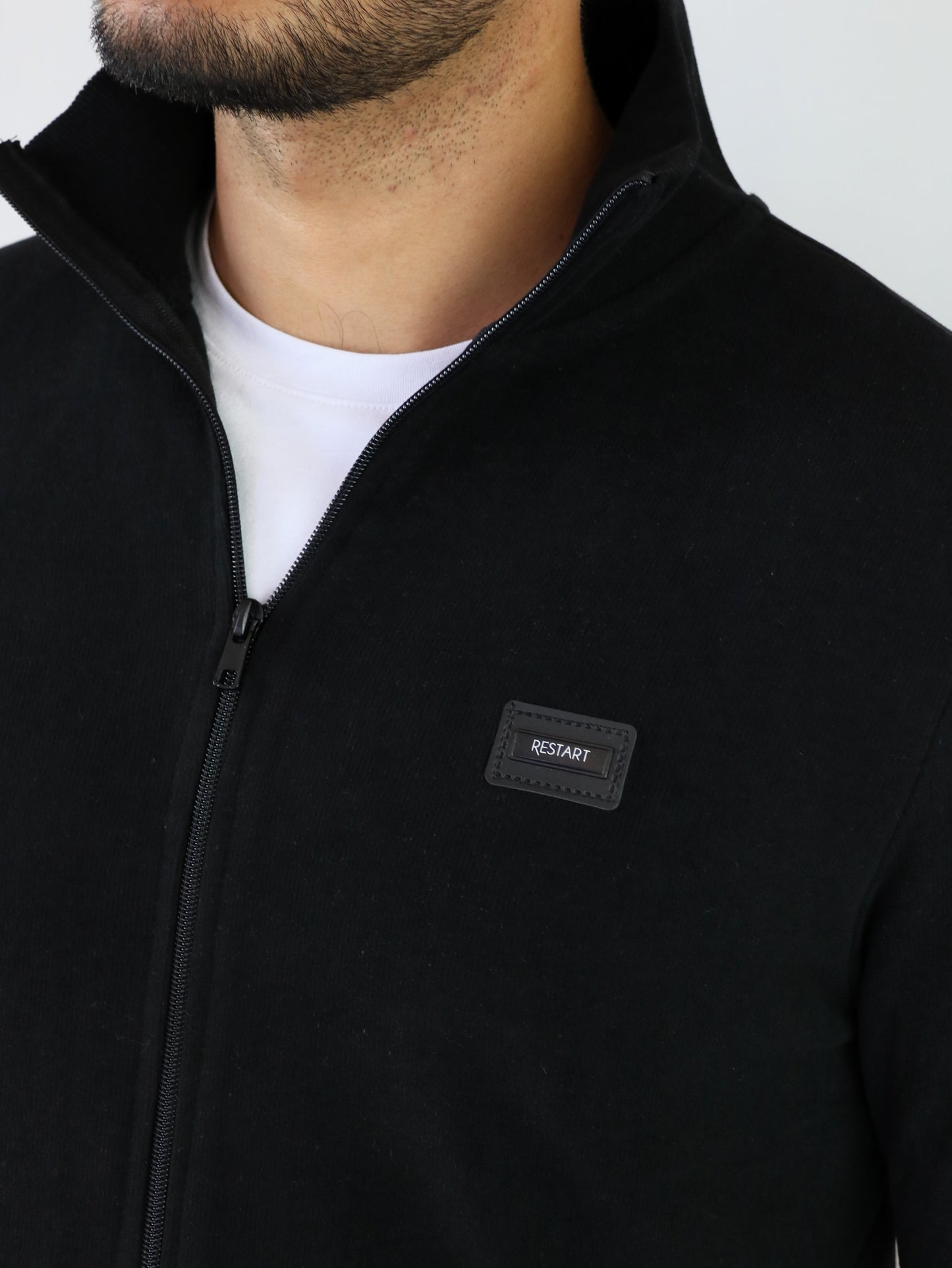 ΜΑΥΡΗ ΜΑΚΡΥΜΑΝΙΚΗ ΖΑΚΕΤΑ RESTART ΣΕ ΣΤΕΝΗ ΓΡΑΜΜΗ (RS-2432)