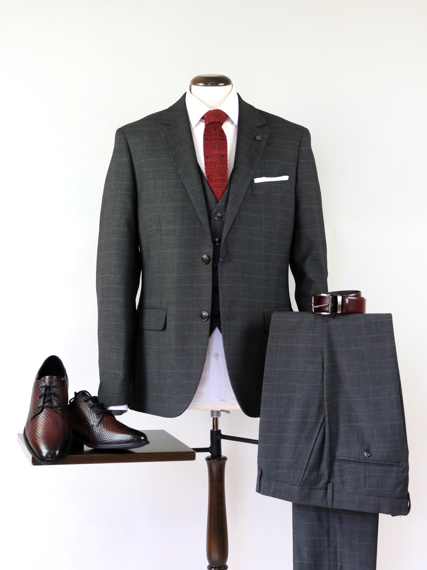 ΓΚΡΙ ΚΑΡΟ ΚΟΣΤΟΥΜΙ LEONARDO UOMO ΣΕ ΚΑΝΟΝΙΚΗ ΓΡΑΜΜΗ (1591127/20)