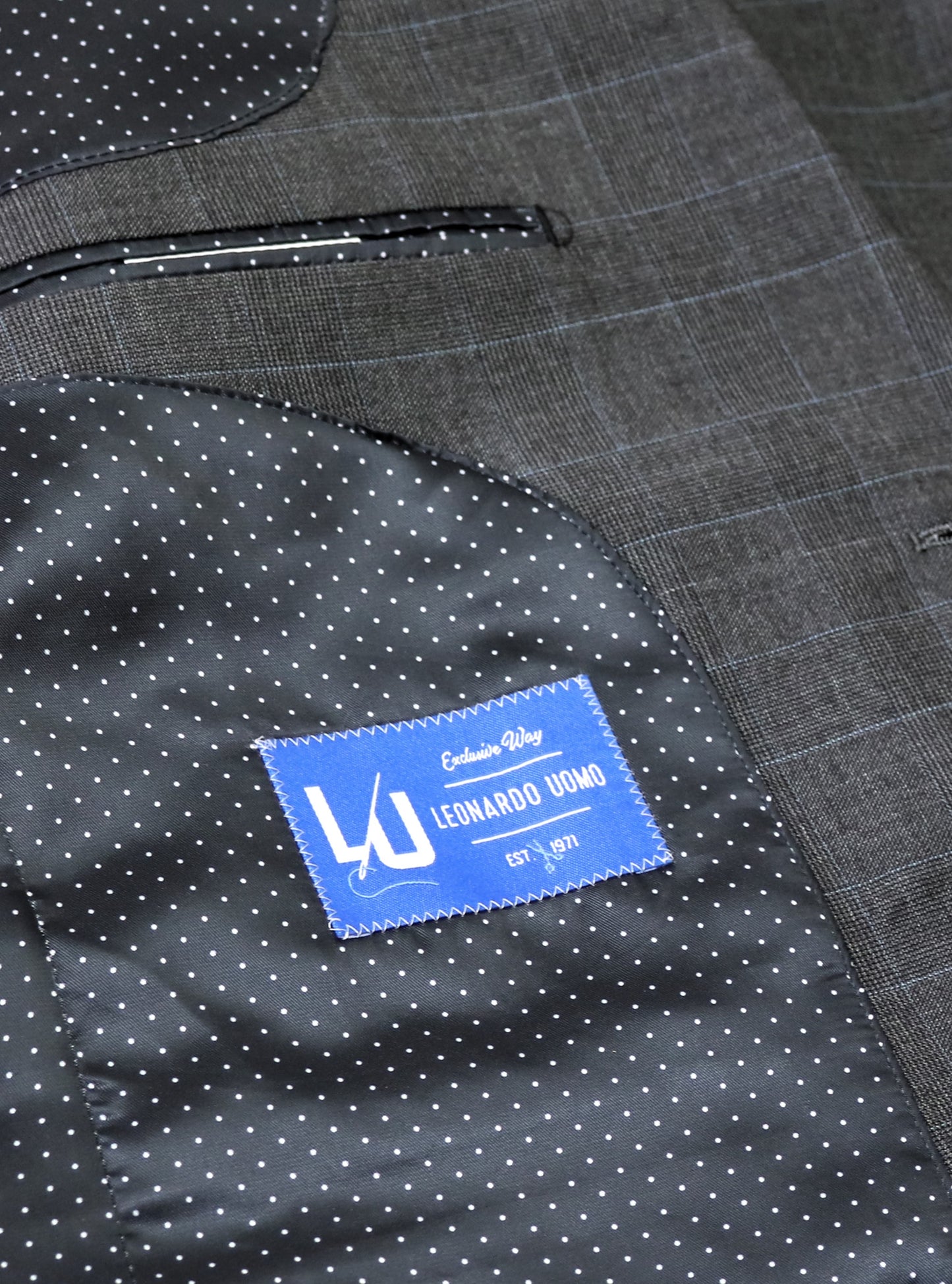 ΓΚΡΙ ΚΑΡΟ ΚΟΣΤΟΥΜΙ LEONARDO UOMO ΣΕ ΚΑΝΟΝΙΚΗ ΓΡΑΜΜΗ (1591127/20)