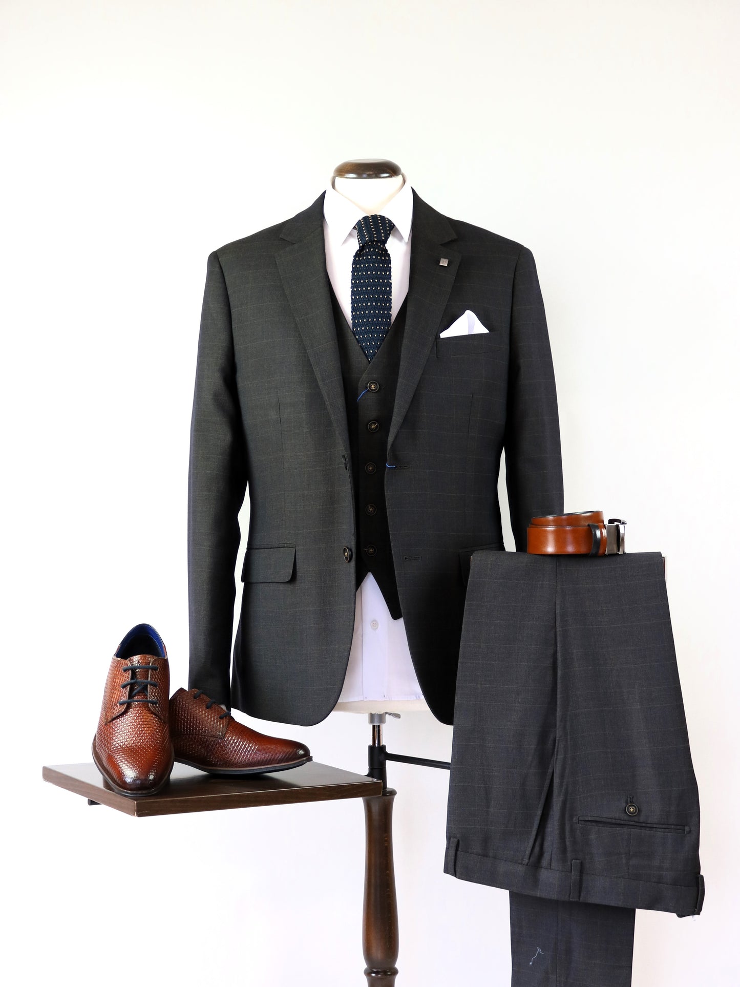 OLIVE ΚΑΡΟ ΚΟΣΤΟΥΜΙ LEONARDO UOMO ΣΕ ΚΑΝΟΝΙΚΗ ΓΡΑΜΜΗ (1591127/15)