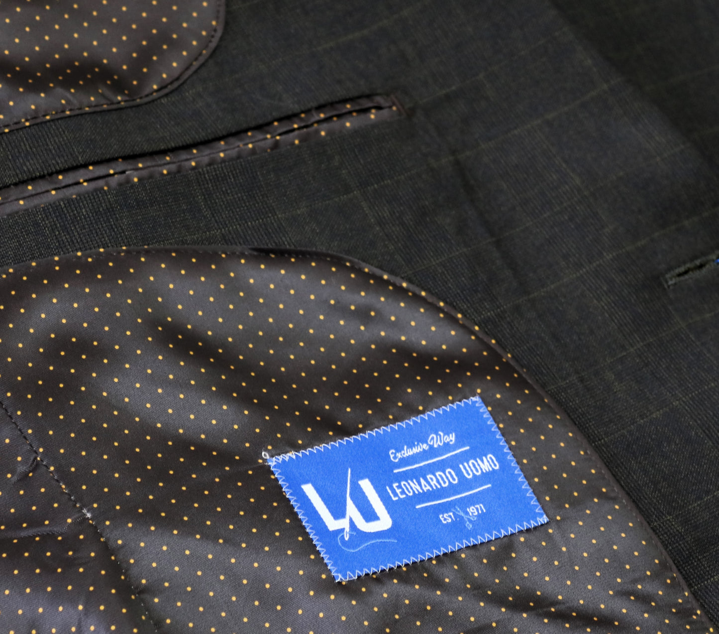 OLIVE ΚΑΡΟ ΚΟΣΤΟΥΜΙ LEONARDO UOMO ΣΕ ΚΑΝΟΝΙΚΗ ΓΡΑΜΜΗ (1591127/15)