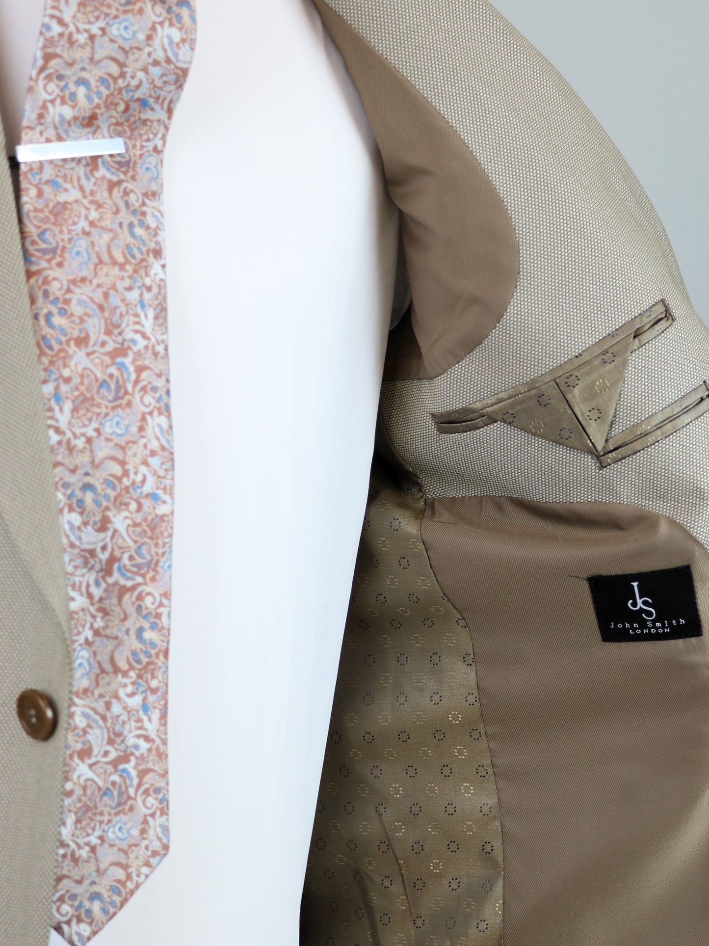 ΠΡΟΣΦΟΡΑ 3-PIECE BEIGE ΚΟΣΤΟΥΜΙ JOHN SMITH SLIM FIT (30073/28 beige)